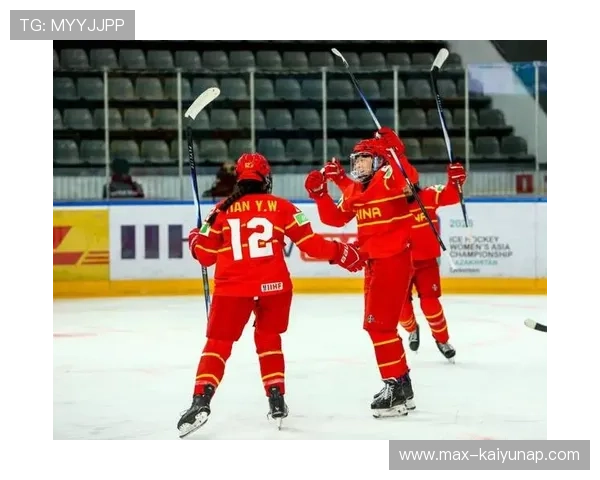 冰球队伍提升围板争夺能力，训练强度显著加大