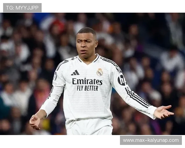 姆巴佩与儿童粉丝互动太暖｜让偶像成为孩子心中的光芒