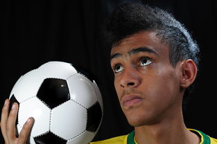 kaiyun登录入口-五大联赛门将出球模式变化与球队传导效率关联，门将出来踢球